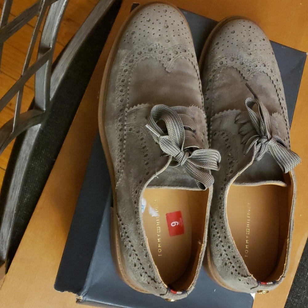 Tommy Hilfiger Gray flat Shoe Size 9M - Picture 1 of 8